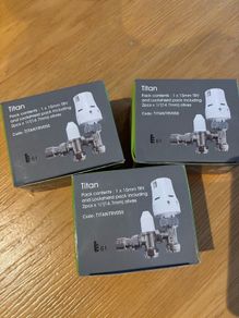 Thermostatic radiator valve and lockshield packs