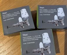 Thermostatic radiator valve and lockshield packs