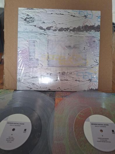 Broken Social Scene - Hug of Thunder