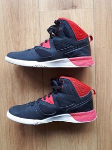 Basketball shoes - UK size 7