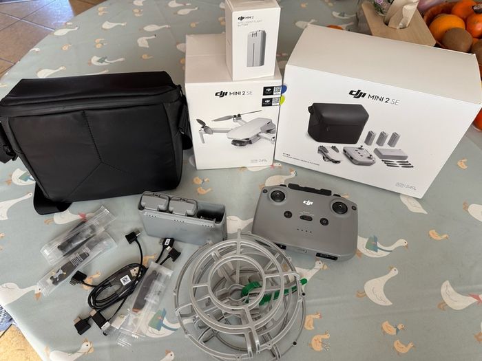 DJI Mini 2 SE drone bundle. (Fly more combo)