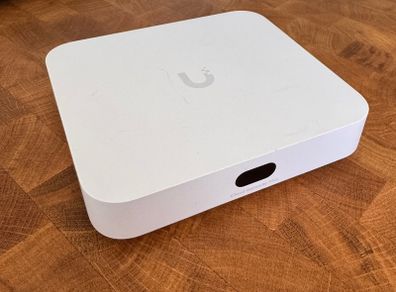 Unifi Cloud Gateway Max