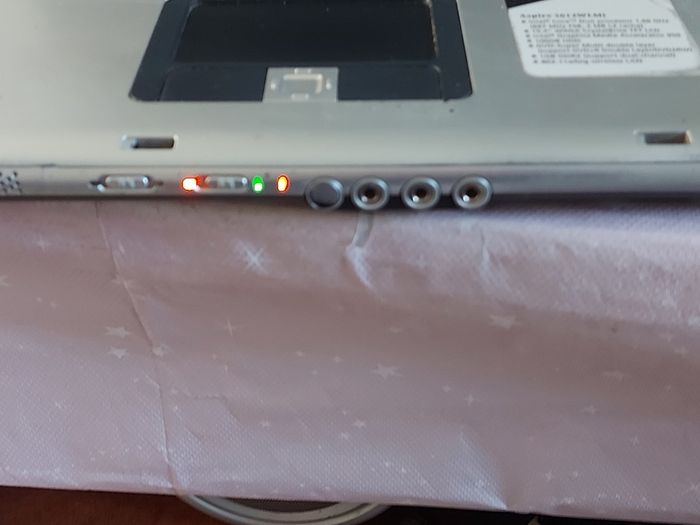 Vintage Acer Aspire. 5612 WLMi, Intel Core Duo Processor, CPU T2300, 1.66GHZ, 32 bit,  2GB Ram, Windows 10, Microsoft Edge, Chrome and VCL