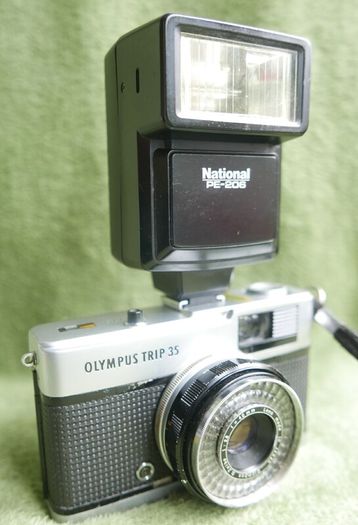 Olympus Trip 35 35mm Film Camera with  Flash - Tested