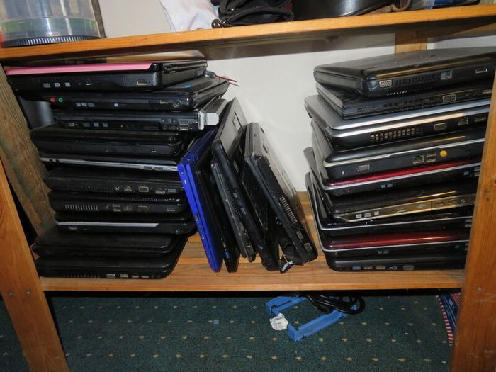 48 Laptops, for parts / repair ONLY