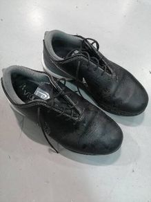Golf shoes