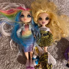 2 Rainbow High Dolls