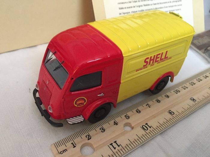 Corgi. Heritage Collection. Number 70504. Limited edition.Renault 1000kg Shell van