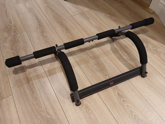 Pull up bar