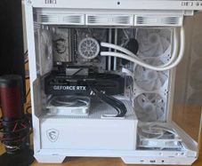 Complete high-end gaming setup with RTX 5070 and Ryzen 7 9800X3D