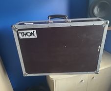 flight case pedals/ leads