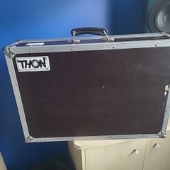 flight case pedals/ leads