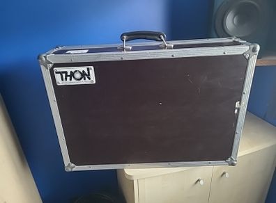 flight case pedals/ leads