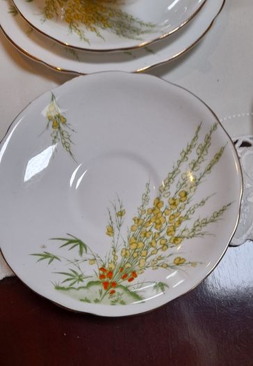 Royal Stafford "Broom " trio