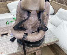 Maxi swivel car seat