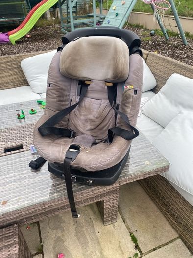 Maxi swivel car seat