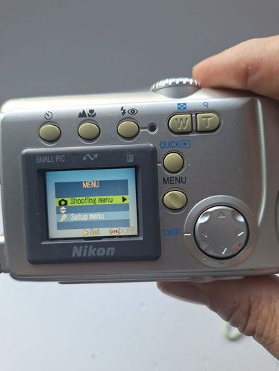 Nikon Coolpix 2000