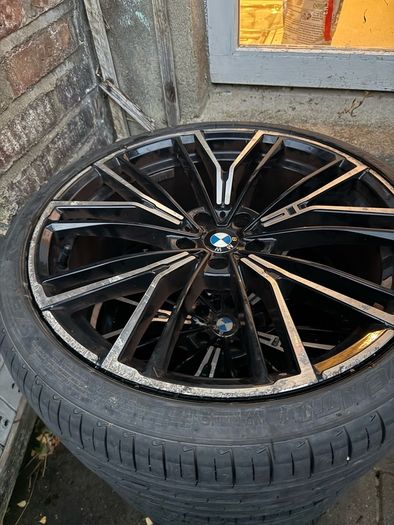 20' BMW 5 Series (cracked) Alloys & (new) Tyres