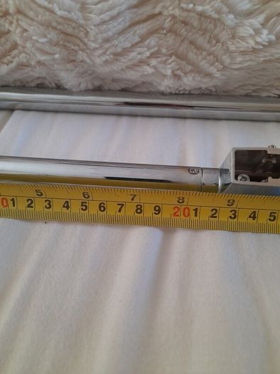 Wall mounted towel rack