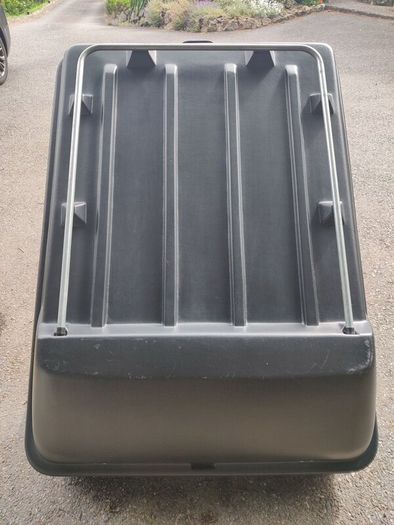 Large car roof box