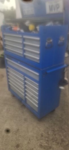 large 6x5 tool box two in two parts top and bottom on wheels top brands snap on.  Blue  point teng tools. Oil change kit . Piston pressure kit   lot of tools  snap onlarge