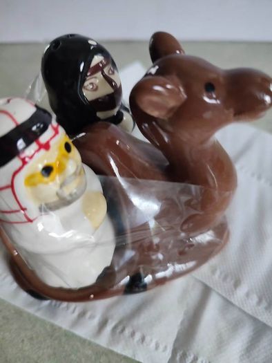 Novelty Cute Middle Eastern Arab Characters Salt & Pepper Cruet Set. On Gamal holder 1x Male Figure + 1x Female Figure. Would Look Great On The Table