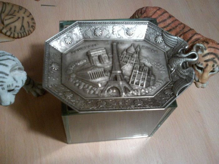 souvenir of paris