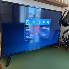 JVC 32" LED TV (with Remote Control)