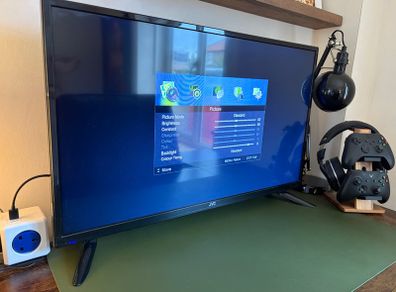 JVC 32" LED TV (with Remote Control)