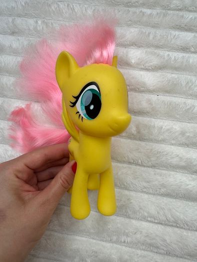 Hasbro My Little Pony Fluttershy Yellow Pink Butterfly Brushable G4 MLP 2016 Used Please see photos