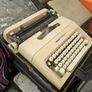 olivetti. lettera 35 typewriter Image 4