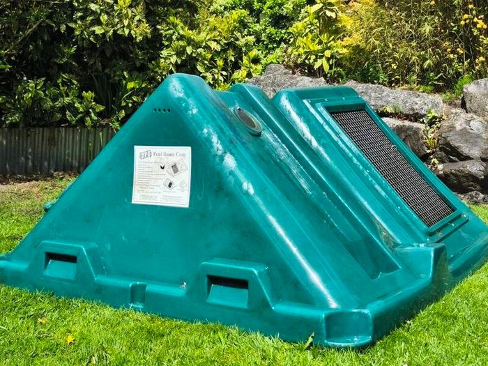JFC poultry palace/chicken coop/rabbit hutch/small animal house