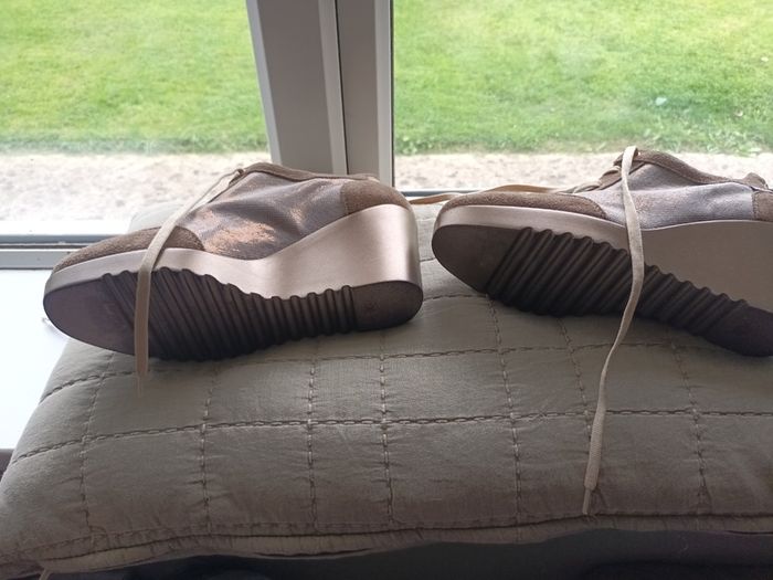 Marco Moreo wedge, soft suede & leather mint condition