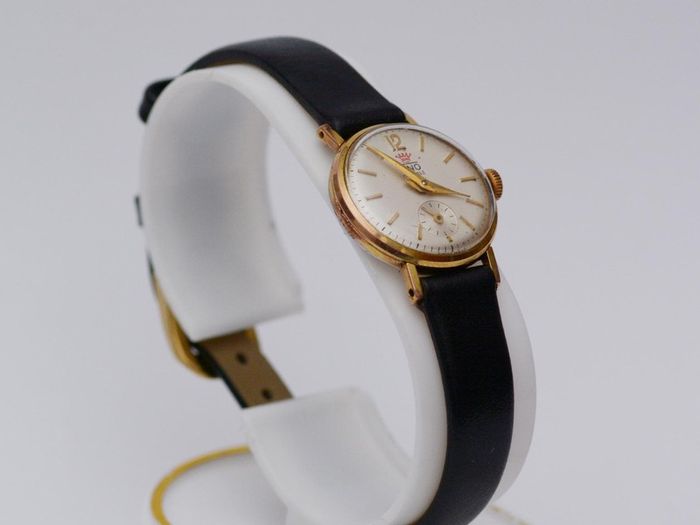 Vintage Ladies Swiss made Gold Uno mechanical Watch
