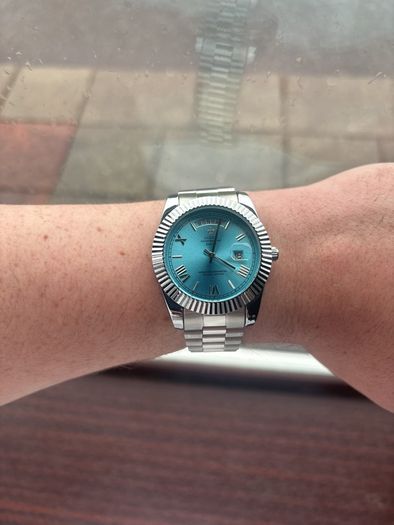 Day-date watch