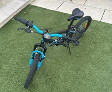 Avigo FS20 Boys' Mountain Bike (20" Wheels, 6-Speed) - Excellent Condition