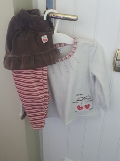 2 piece outfit with enclosed feet.Soft.