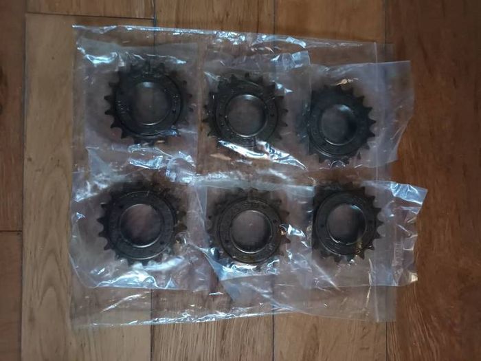 Box of New 18 Tooth Rear Sprockets x6
