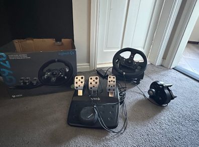 Racing Wheel and pedals G920