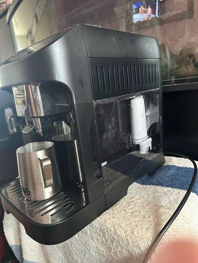 DeLonghi Magnifica Plus Bean To Cup Automatic Coffee Machine - Black