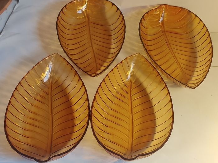 Vintage Orange 70's Leaf Shaped Plastic Bowls x 4