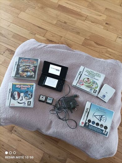 Nintendo DS Lite with 6 games and pedometer