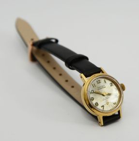 Vintage Oriosa Swiss made International Gold Ladies Watch