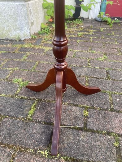 Pie crust Leather top wine table