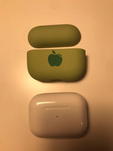 Apple AirPods Pro Case