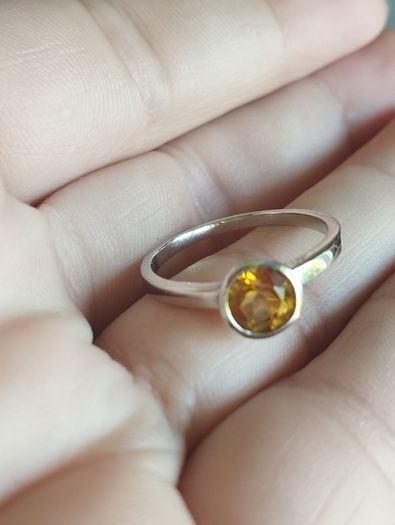 925 Sterling Silver Ring with Citrine.
