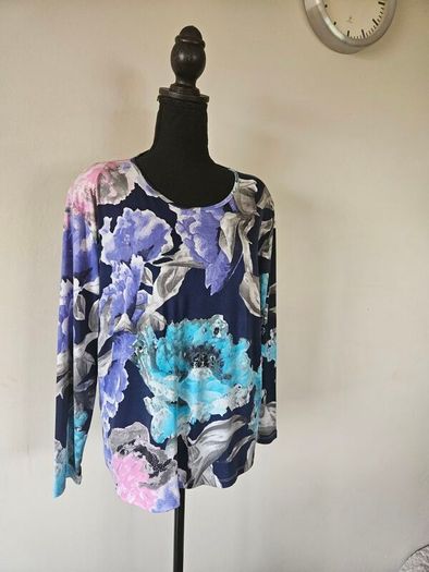 Floral top size 14