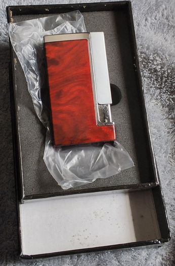 boxed cigarette lighter