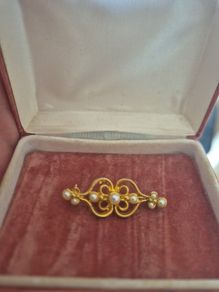 Vintage Gold Tone and Pearl Brooch