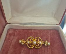 Vintage Gold Tone and Pearl Brooch
